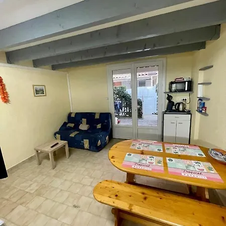 Semesterbostad Maison Prive